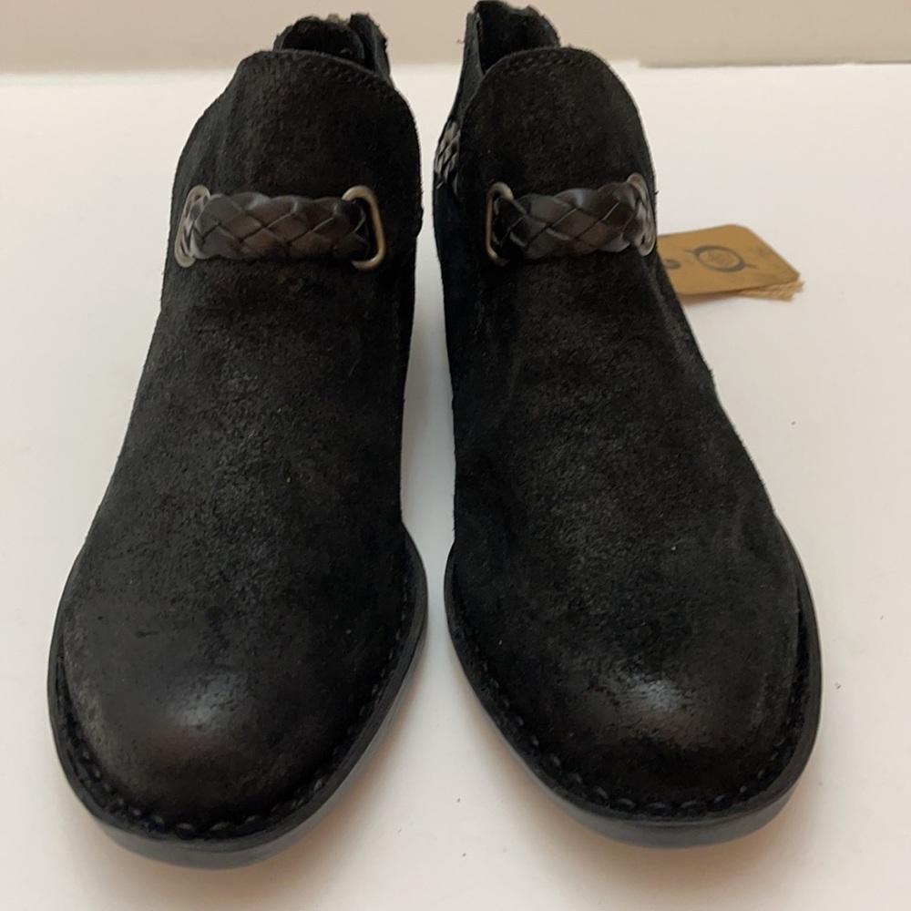 Born black round toe ankle boots sizes of 7 7.5 - Picture 3 of 10
